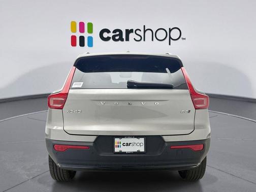 Silver Dawn 2025 Volvo XC40 B5 Plus Dark Theme