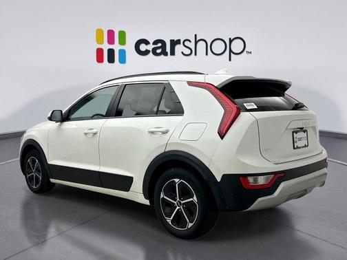 Snow White Pearl 2023 Kia Niro LX