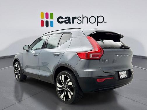 2023 Volvo XC40 B5 Plus Dark Theme