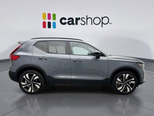 2023 Volvo XC40 B5 Plus Dark Theme