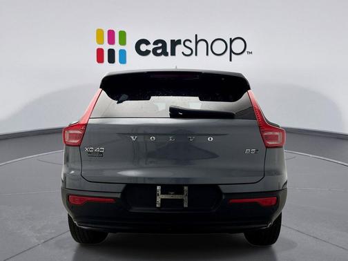 2023 Volvo XC40 B5 Plus Dark Theme