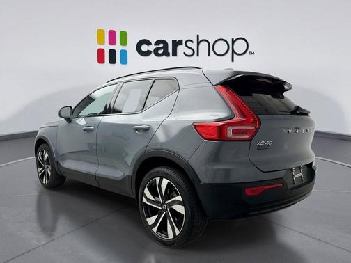2023 Volvo XC40 B5 Plus Dark Theme