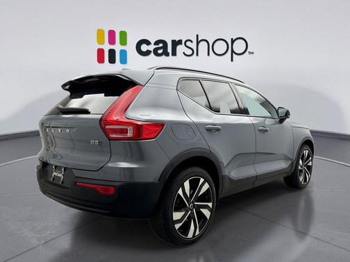 2023 Volvo XC40 B5 Plus Dark Theme