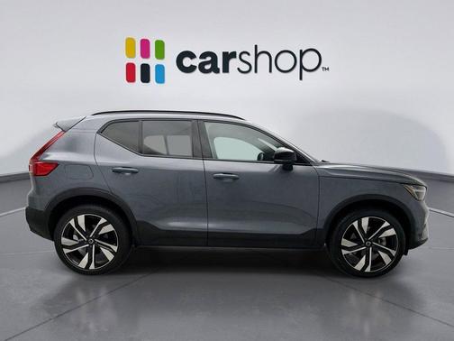 2023 Volvo XC40 B5 Plus Dark Theme