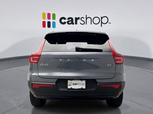 2023 Volvo XC40 B5 Plus Dark Theme