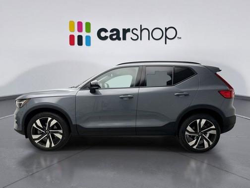 2023 Volvo XC40 B5 Plus Dark Theme
