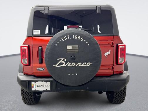 HOT PEPPER RED MET TINT CC 2024 Ford Bronco Black Diamond