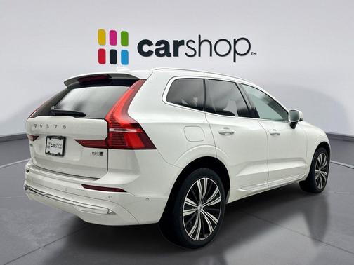 Crystal White 2022 Volvo XC60 B5 INSCRIPTION