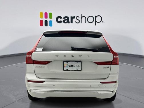 Crystal White Metallic 2022 Volvo XC60 B5 Inscription