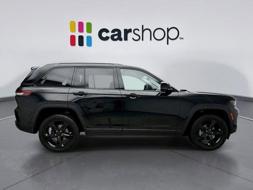 Diamond Black Crystal Pearlcoat 2023 Jeep Grand Cherokee Limited