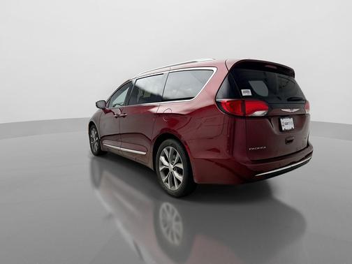 Velvet Red Pearlcoat 2020 Chrysler Pacifica Limited