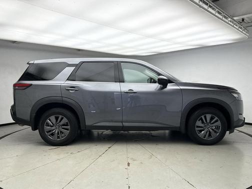 Gun Metallic 2024 Nissan Pathfinder S 4WD