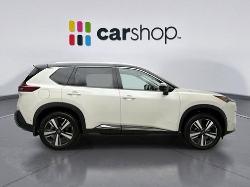 Pearl White Tricoat/Super Black 2023 Nissan Rogue Platinum