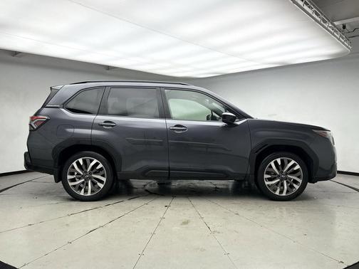 Magnetite Gray Metallic 2025 Subaru Forester Touring