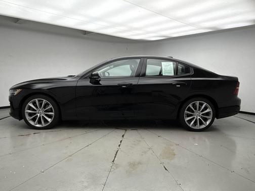 2021 Volvo S60 T6 Momentum