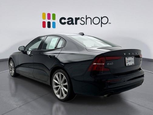 2021 Volvo S60 T6 Momentum