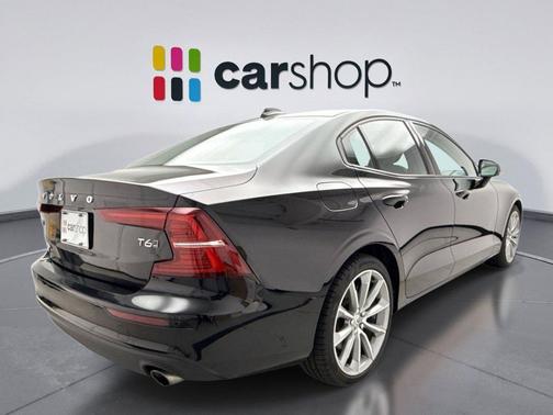 2021 Volvo S60 T6 Momentum