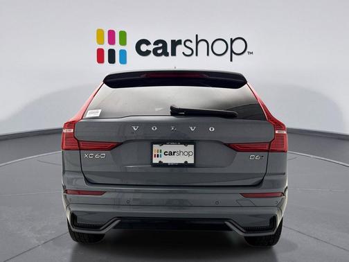 2023 Volvo XC60 B6 Ultimate Dark Theme