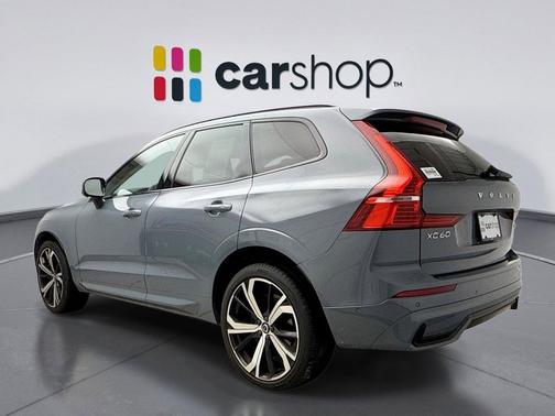 2023 Volvo XC60 B6 Ultimate Dark Theme