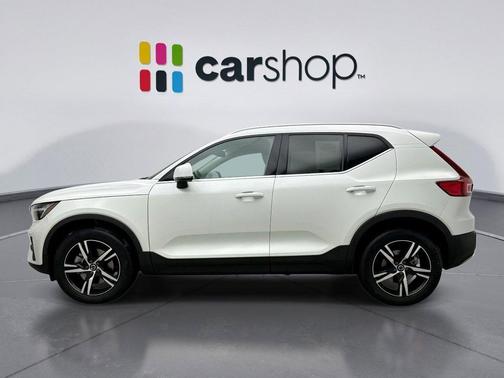 2025 Volvo XC40 B5 Core Bright Theme