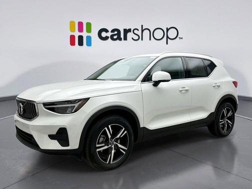 2025 Volvo XC40 B5 Core Bright Theme