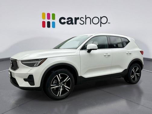 2025 Volvo XC40 B5 Core Bright Theme