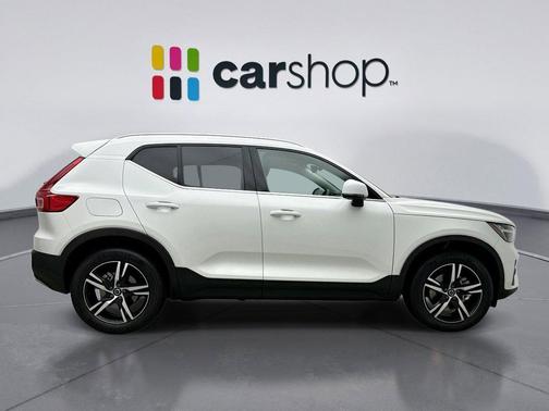 2025 Volvo XC40 B5 Core Bright Theme