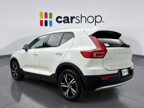 2025 Volvo XC40 B5 Core Bright Theme