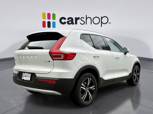 2025 Volvo XC40 B5 Core Bright Theme