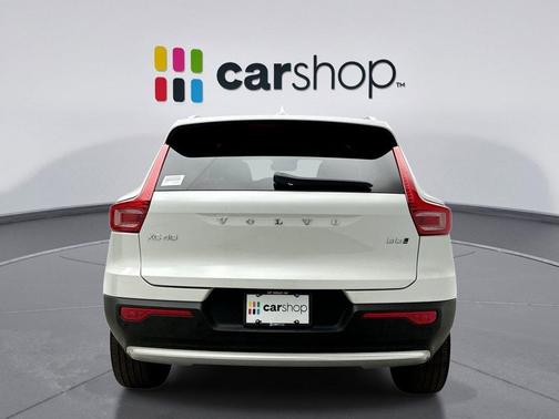 2025 Volvo XC40 B5 Core Bright Theme