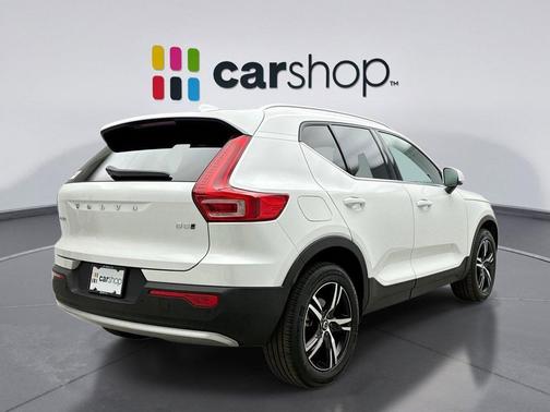 2025 Volvo XC40 B5 Core Bright Theme