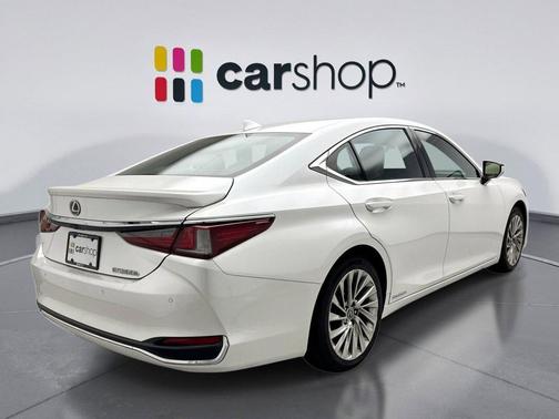2022 Lexus ES 300h Ultra Luxury