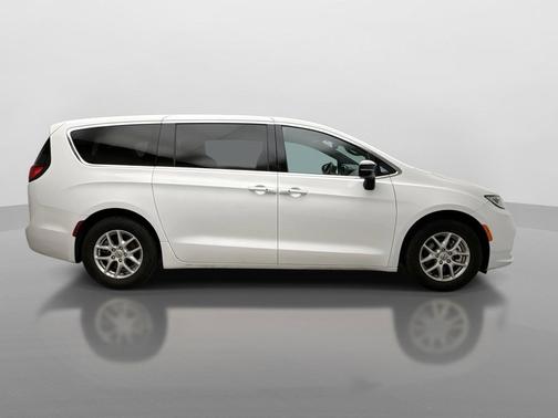 Bright White Clearcoat 2025 Chrysler Pacifica L