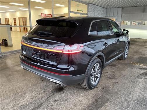 2019 Lincoln Nautilus Select