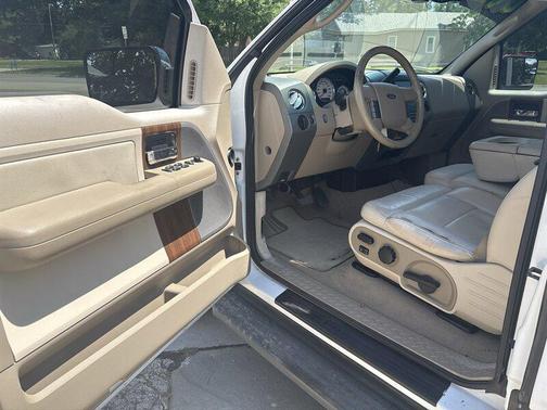Oxford White Clearcoat 2004 Ford F-150 Lariat