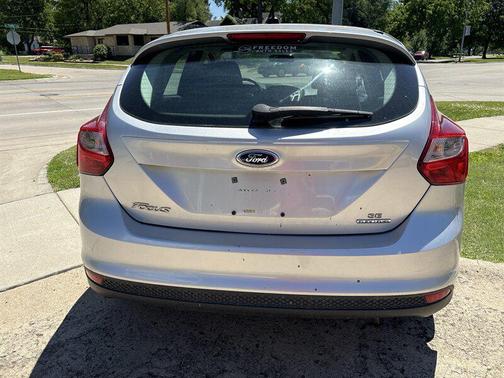 Ingot Silver Metallic 2014 Ford Focus SE