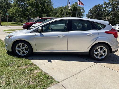 Ingot Silver Metallic 2014 Ford Focus SE