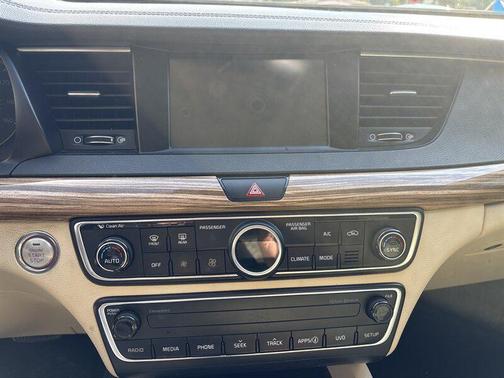 2017 Kia Cadenza Premium