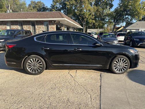 2017 Kia Cadenza Premium