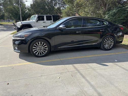 2017 Kia Cadenza Premium