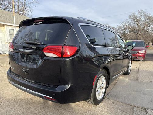 2018 Chrysler Pacifica Touring-L