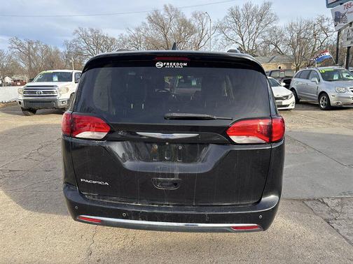 2018 Chrysler Pacifica Touring-L
