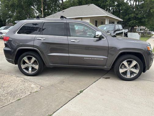 Granite Crystal Metallic Clearcoat 2015 Jeep Grand Cherokee Overland