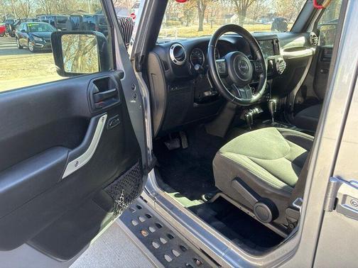 Billet Silver Metallic Clearcoat 2017 Jeep Wrangler Unlimited Rubicon