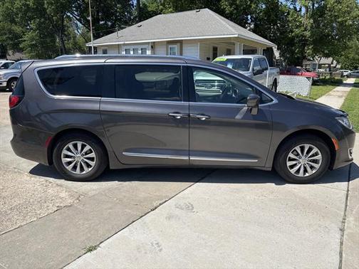 2018 Chrysler Pacifica Touring-L