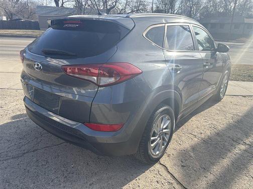 2016 Hyundai TUCSON SE