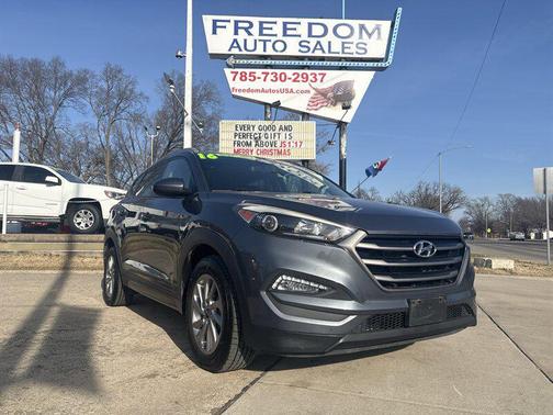 2016 Hyundai TUCSON SE