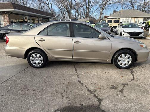 2004 Toyota Camry LE