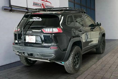 Diamond Black Crystal Pearlcoat 2021 Jeep Cherokee Trailhawk