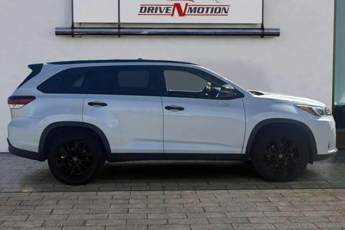 Blizzard Pearl 2019 Toyota Highlander SE